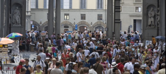 bomba turisti cinesi overturism