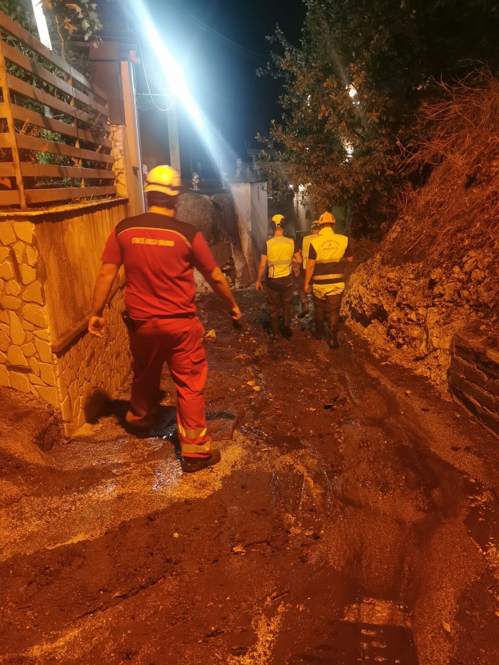 Frana nel Casertano, dispersi madre e figlio. Si continua a scavare. Chiesto lo stato di calamità